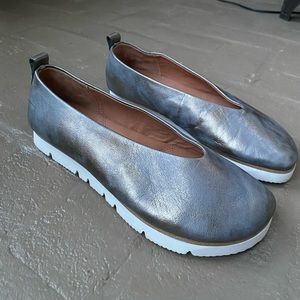 NEW Gentle Souls by Kenneth Cole in style DEMI.